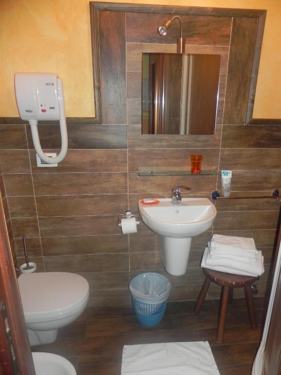Hotel Trois Etoiles Entracque Zimmer foto